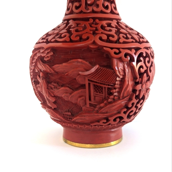 Vintage/Estate Red Carved Chinese Cinnabar Vase With Brass and Blue Enamel - Picture 8 of 17